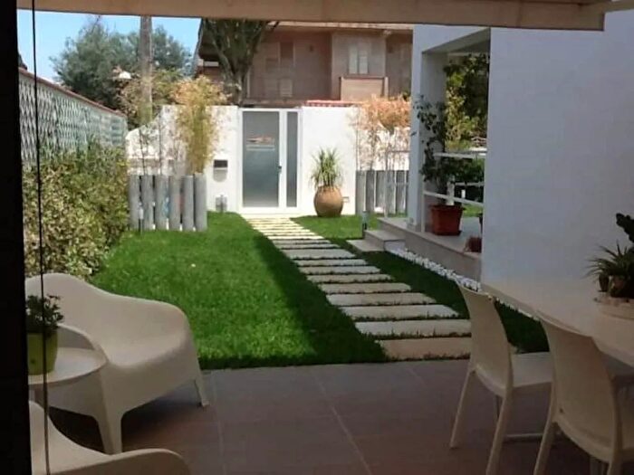 Casa trilocale in affitto in Avola