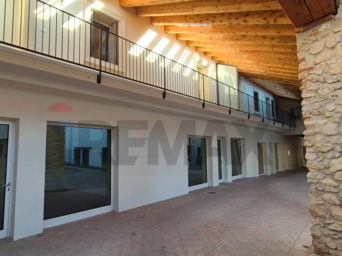 Casa con 12 locali in vendita in Piovene Rocchette