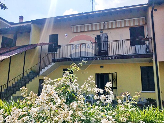 Casa con 5 locali in vendita in Via Monte Grappa, Magenta