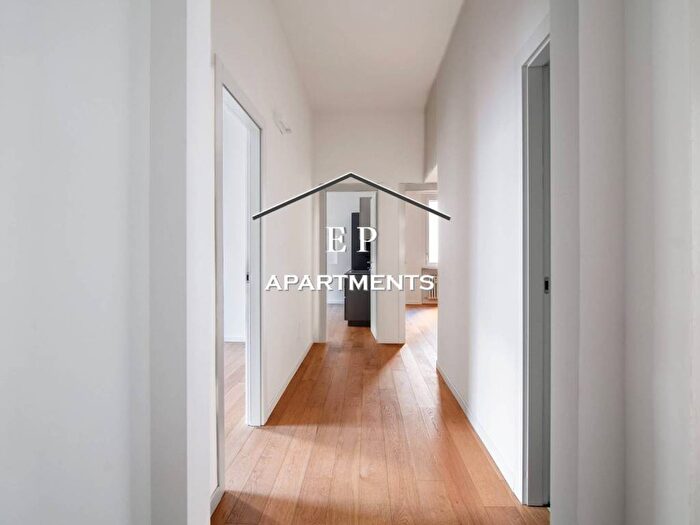 Appartamento trilocale in affitto in Vincenzo Monti, Milano