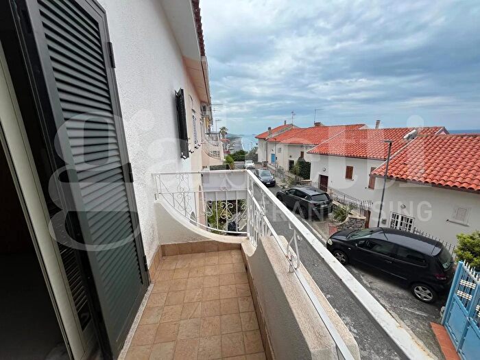 Casa con 5 locali in vendita in Via Panoramica, Scalea