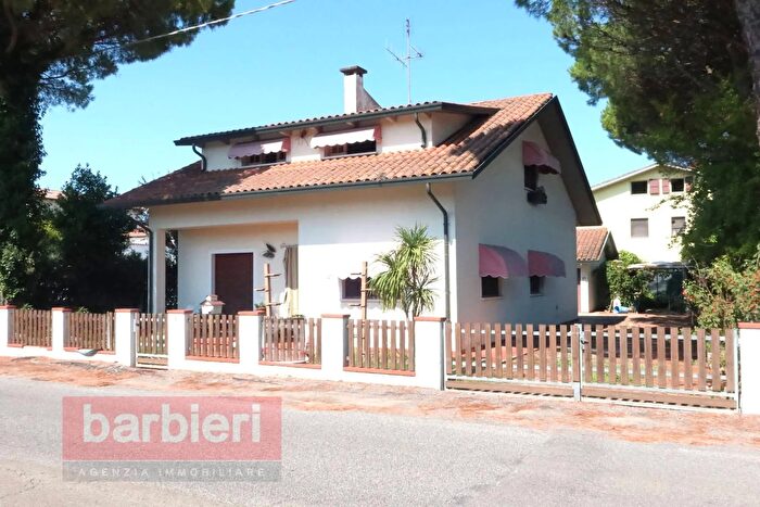 Casa con 5 locali in vendita in Via Beneficio ° Tronco, Cervia