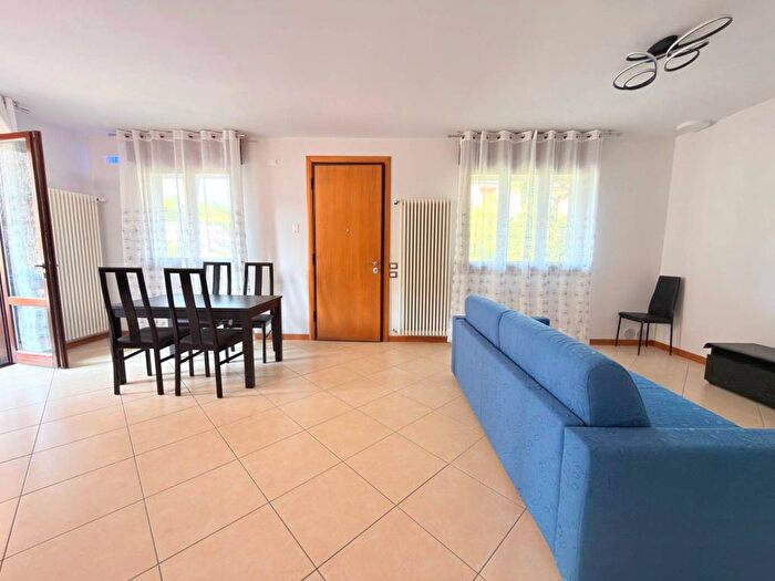 Appartamento trilocale in affitto in Via Pinarella, Tagliata, Cervia
