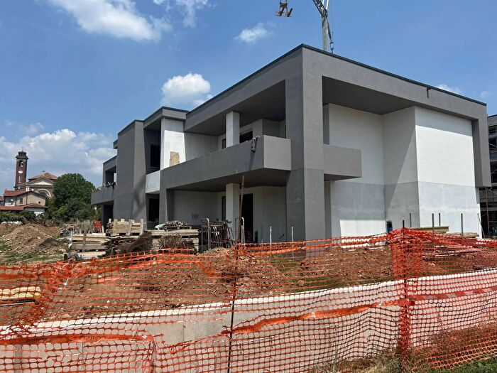 Appartamento quadrilocale in vendita in Via Liguria, Lomazzo