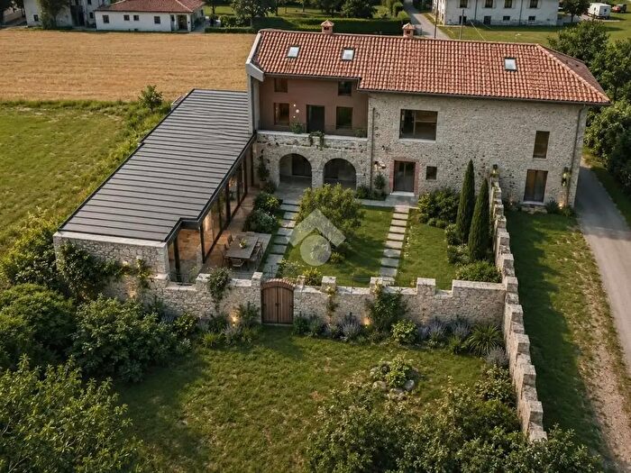 Casa con 6 locali in vendita in Via Taviele, Gemona Del Friuli