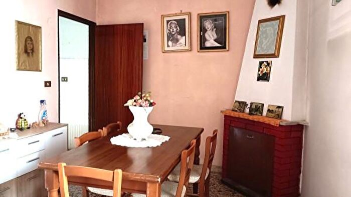 Casa con 6 locali in vendita in Località Fossi, Bojano