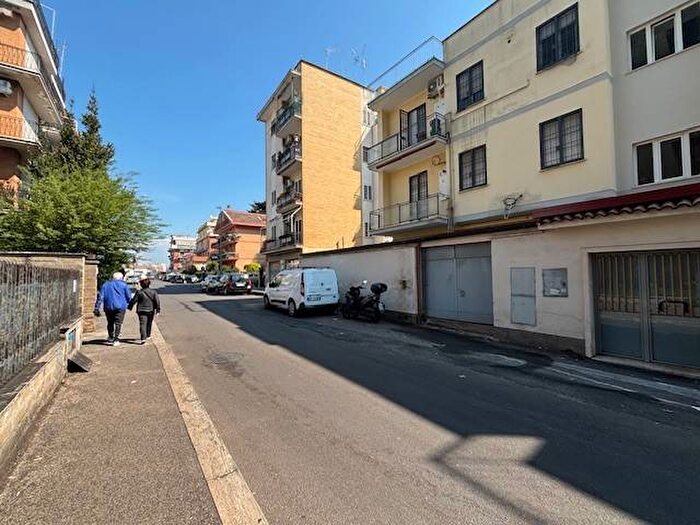 Appartamento trilocale in affitto in Via Pollenza, San Basilio, Roma