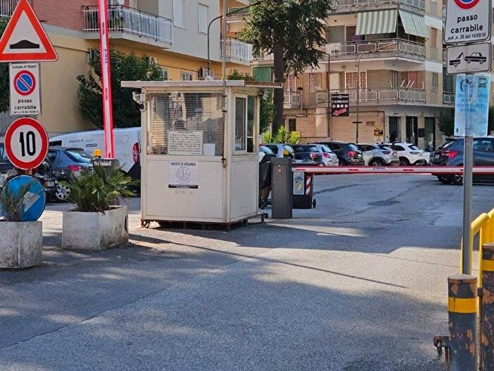 Appartamento trilocale in affitto in Colli Aminei Capodimonte, Napoli