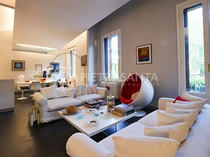 Appartamento con 8 locali in vendita in Firenze