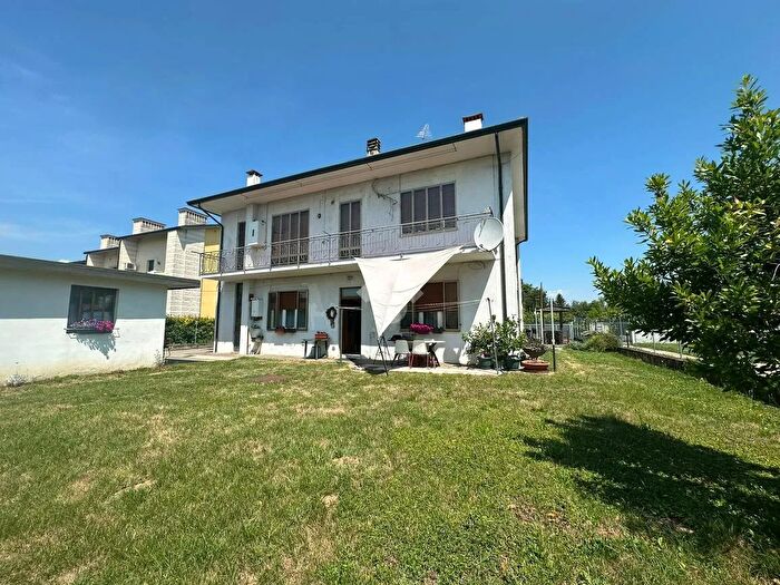 Casa con 8 locali in vendita in Via Venezia, Dueville