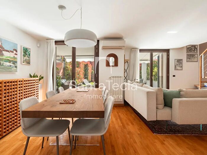 Appartamento con 5 locali in vendita in Via Alessandro Manzoni F, Vimercate