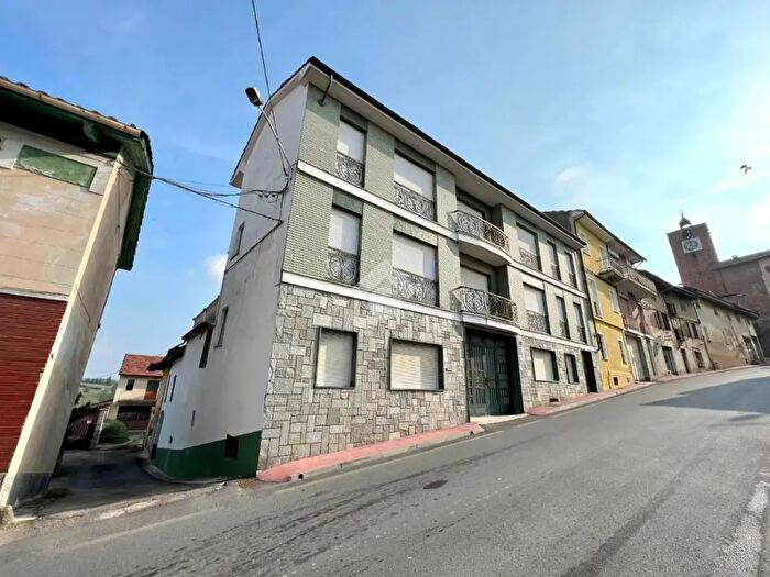 Casa con 15 locali in vendita in Via Mairano, Montechiaro DAsti