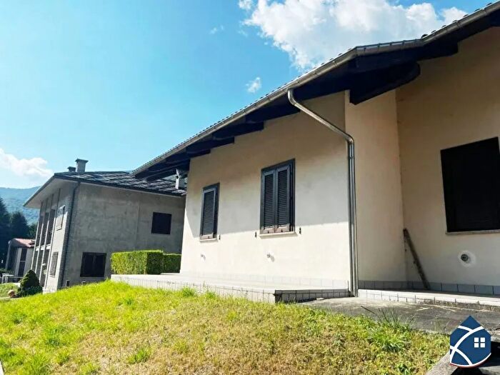 Casa trilocale in vendita in Roure Frazione Castel del Bosco, Roure