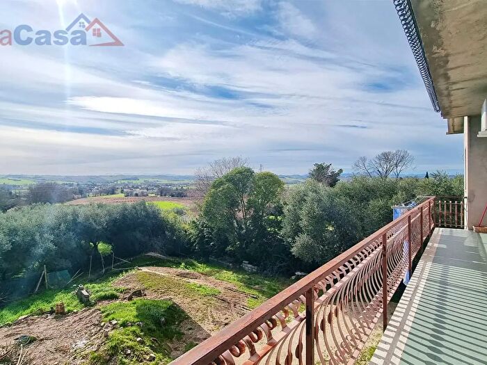 Appartamento con 5 locali in vendita in Via delle Querce, Castelfidardo