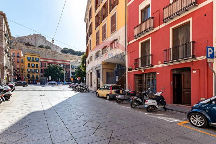 Appartamento quadrilocale in vendita in Via Azuni, Cagliari