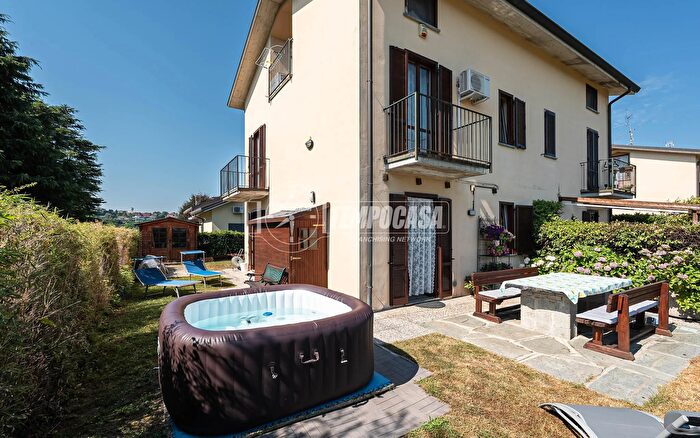 Appartamento quadrilocale in vendita in Via Rogenino, Rogeno