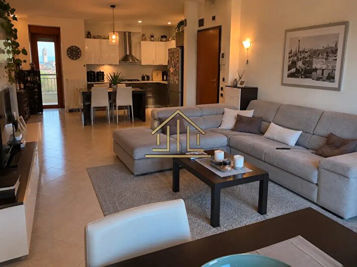 Appartamento bilocale in vendita in Via Verona, Sirmione