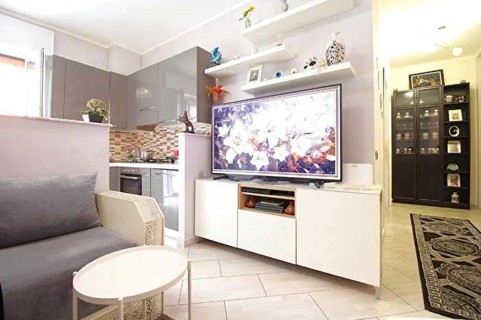 Appartamento trilocale in vendita in Via Baldo degli Ubaldi, Milano