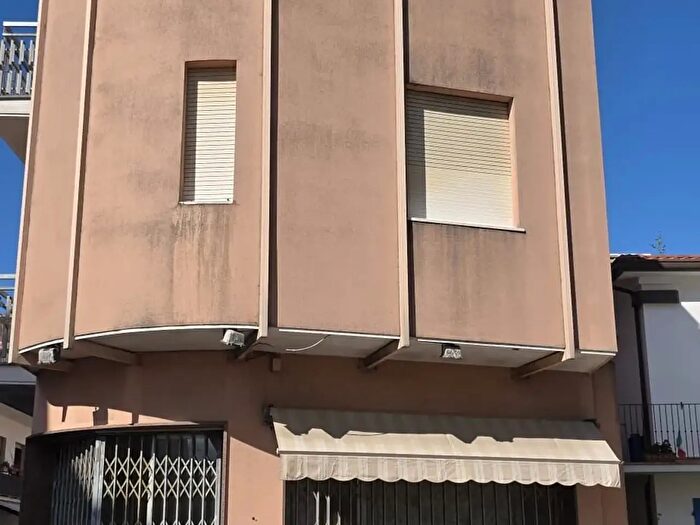 Casa con 9 locali in vendita in BellariaIgea Marina