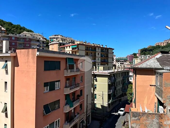 Appartamento con 5 locali in vendita in Via Pinetti, Genova