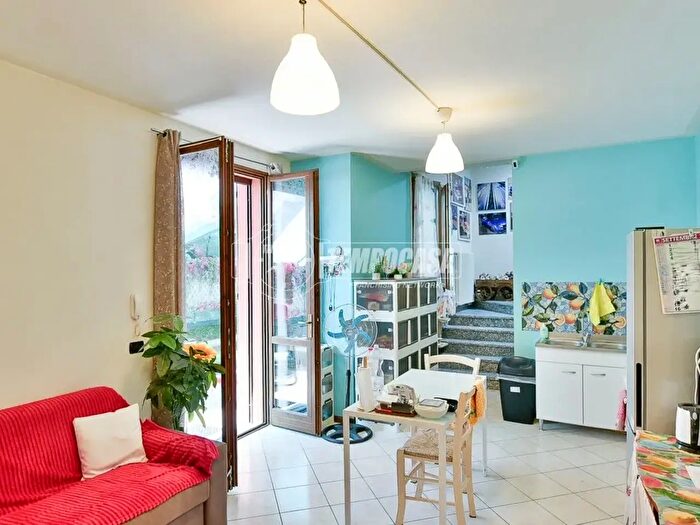 Appartamento trilocale in vendita in Via La Corda, Asso