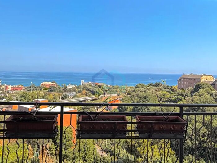 Appartamento con 7 locali in vendita in Via Fratelli Grondona, Savona