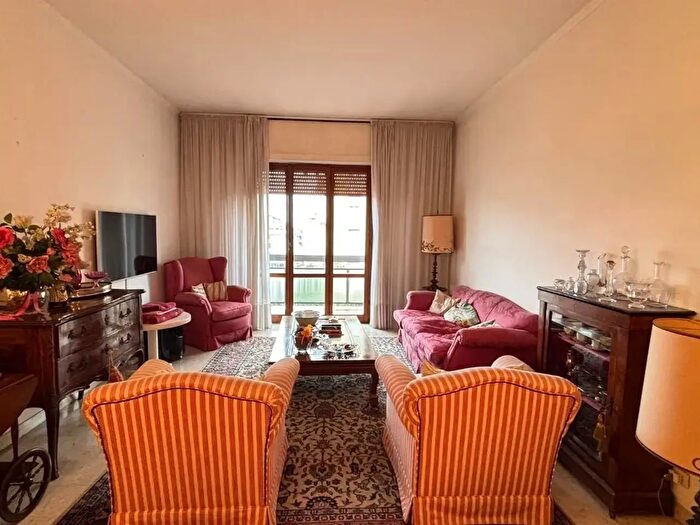 Appartamento con 5 locali in vendita in Carrara