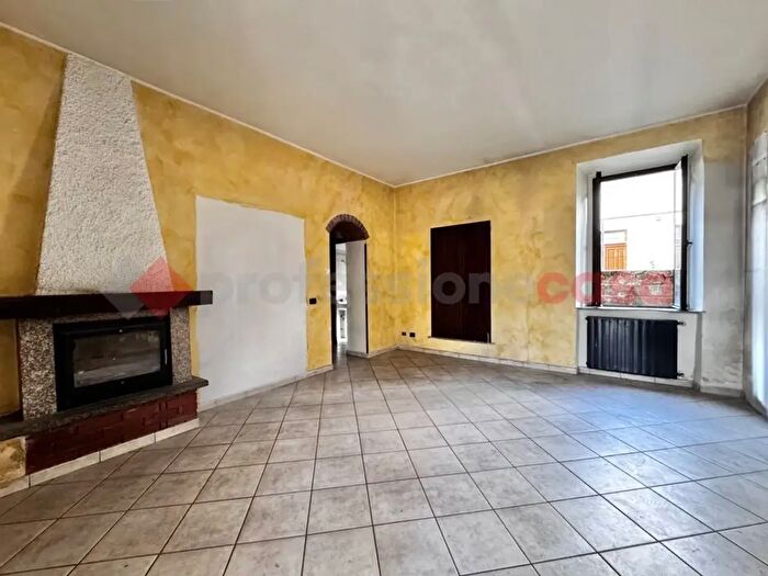 Casa bilocale in vendita in Via Piave, Sesto Calende