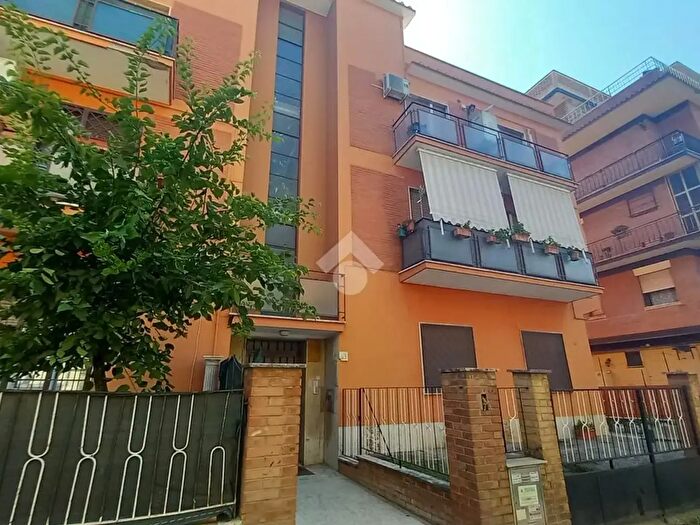 Appartamento quadrilocale in vendita in Via Camillo Olivetti, Roma