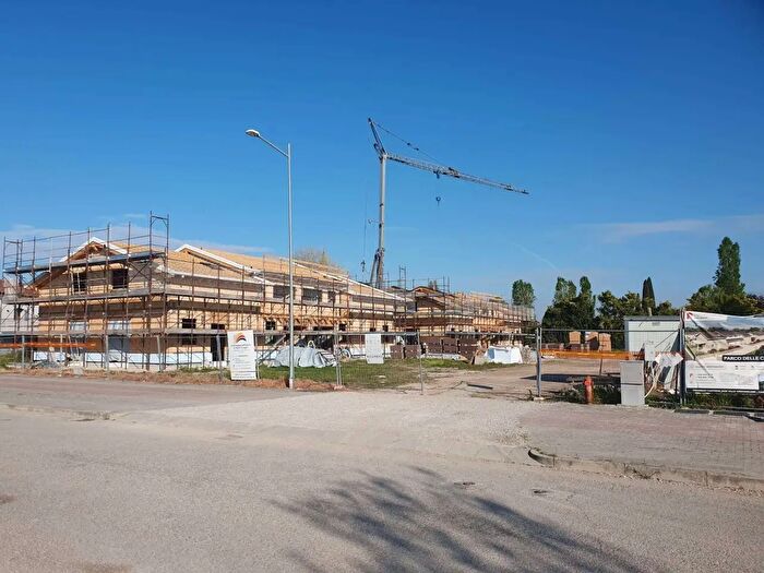 Casa con 5 locali in vendita in Due Carrare