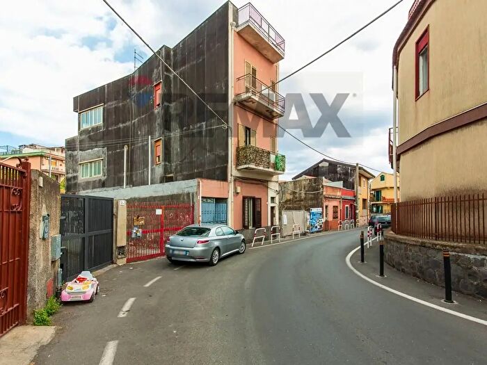 Appartamento trilocale in vendita in Via Napoli, Gravina Di Catania