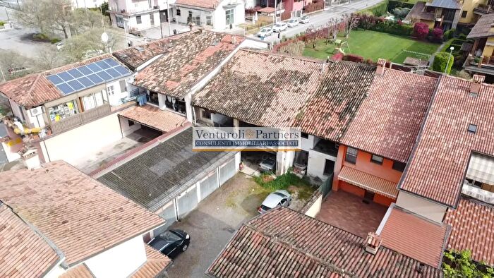 Casa quadrilocale in vendita in Via Carlo Alberto, Calcinato