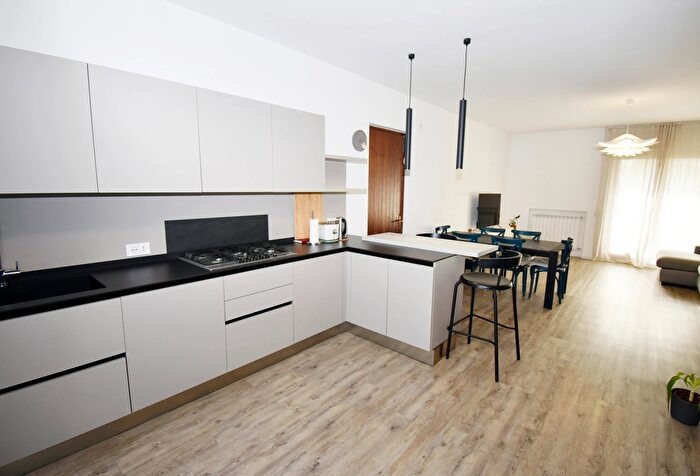 Appartamento con 5 locali in vendita in Via Rovigo, Trissino