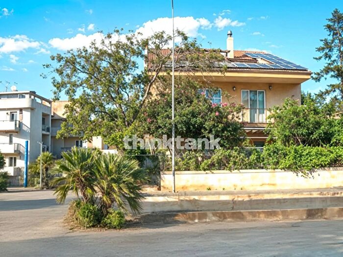 Appartamento quadrilocale in vendita in Viale delle Americhe, Ragusa