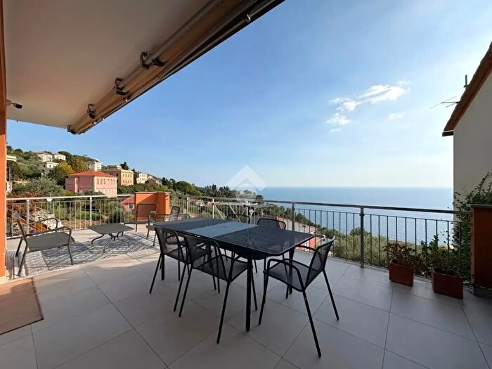 Appartamento trilocale in vendita in Via Sant' Andrea di Rovereto, Chiavari
