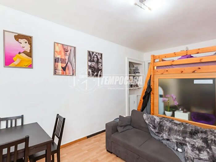 Appartamento bilocale in vendita in Via Livorno, Torino