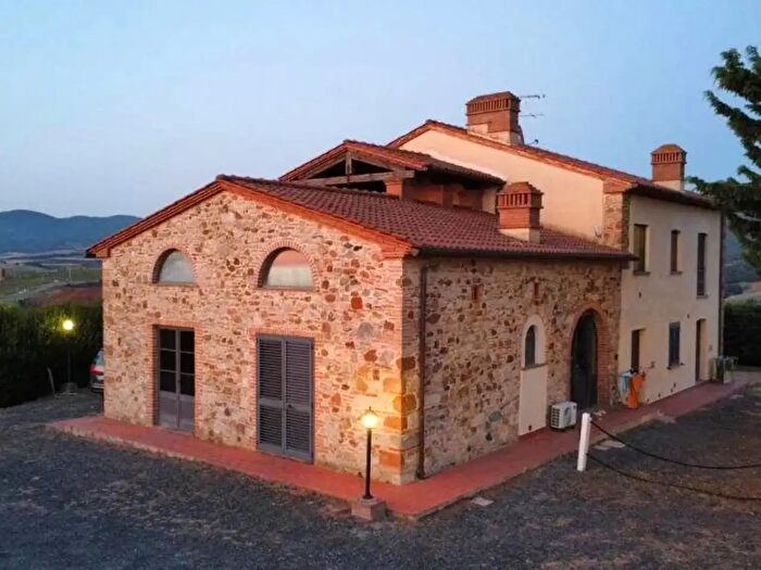 Casa con 7 locali in vendita in Santa Luce