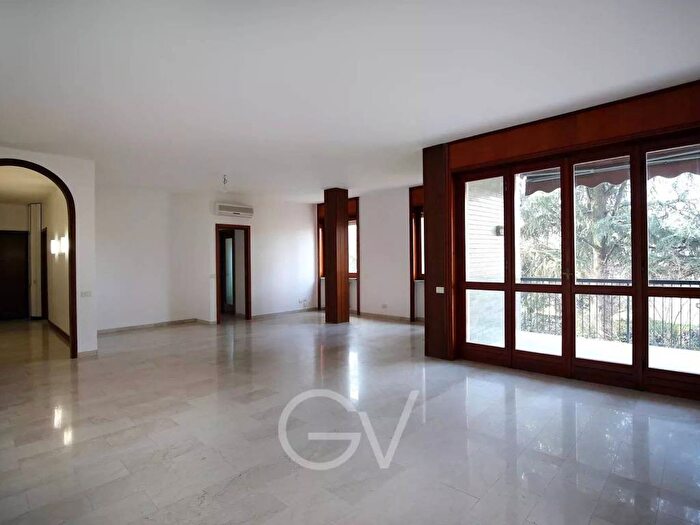 Appartamento quadrilocale in affitto in Via Pinerolo, Figino, Milano