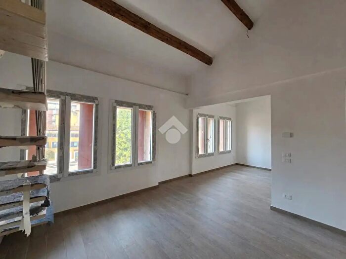 Appartamento quadrilocale in vendita in Piazza Giacomo Matteotti, Cerea