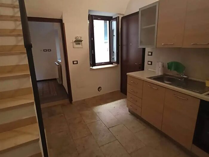 Appartamento trilocale in vendita in Vicolo Cantone, Dolceacqua