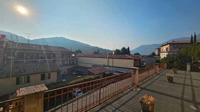 Appartamento trilocale in vendita in Via Ponta, Iseo