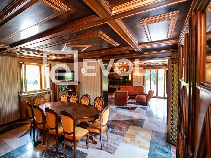 Casa con 13 locali in vendita in Via Borgo Venchiaredo, Magnano In Riviera