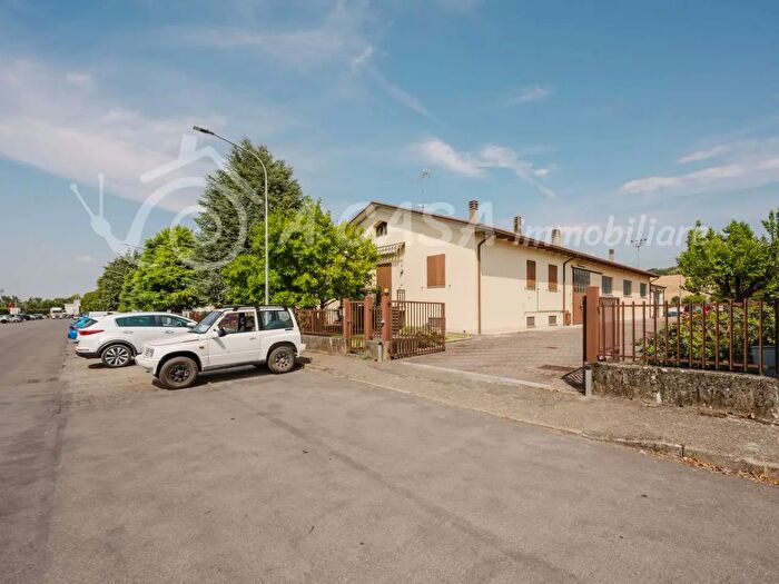 Casa con 6 locali in vendita in Via Don Corchia, Langhirano
