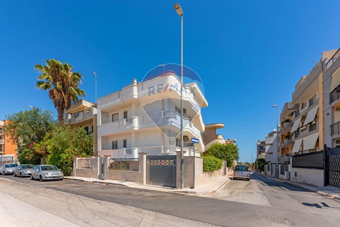 Casa con 12 locali in vendita in Via Giovanni Spadolini, Capurso