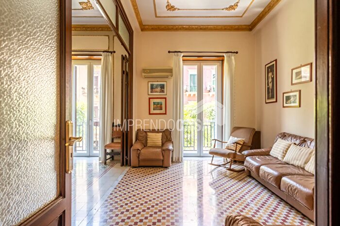 Appartamento con 5 locali in vendita in Via Sammartino, Palermo