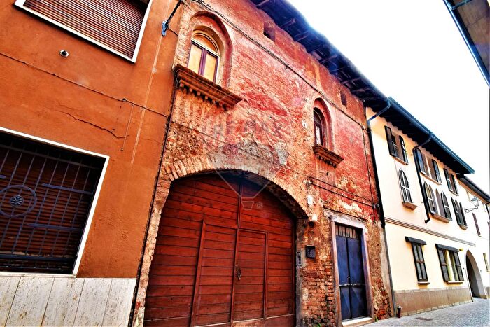 Appartamento con 20 locali in vendita in Via Prata, Caravaggio