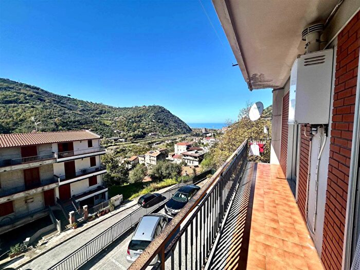 Appartamento con 5 locali in vendita in Via Marsala Piraino, Piraino