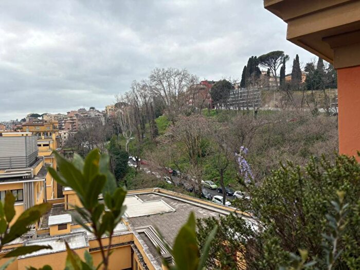 Appartamento trilocale in affitto in Viale Aurelio Saffi, Trastevere, Roma