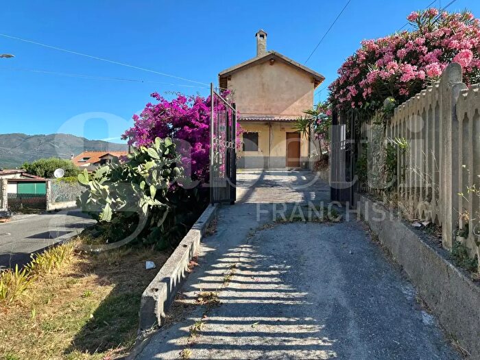Casa con 5 locali in vendita in Via Cheguevara, Albenga