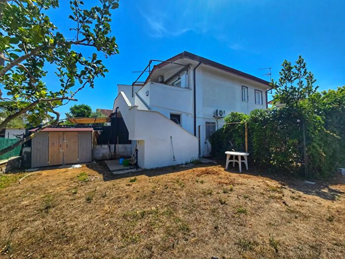 Casa monolocale in vendita in Viale Corona Australe, Ardea